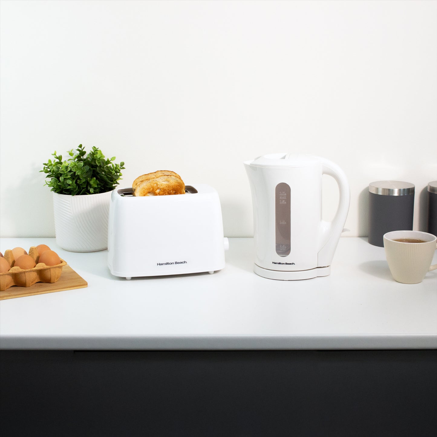 Hamilton Beach Essential 2 Slice White Plastic Toaster